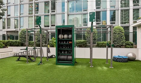 Outdoor functional training rig on turf in a courtyard