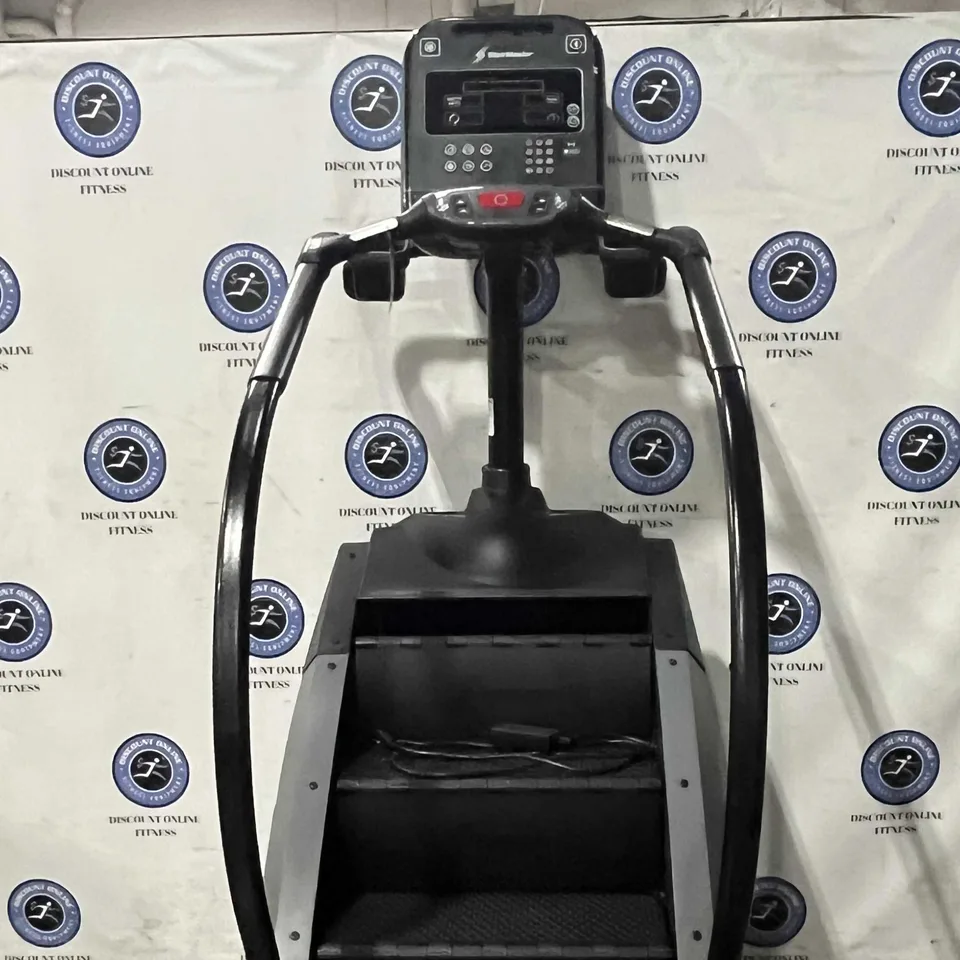 Stairmaster 8 Series Gauntlet w/LCD - U