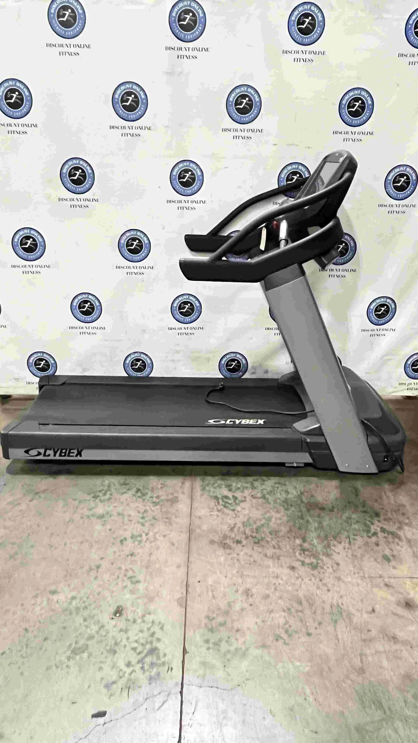 Cybex 525T Treadmill w/E3 Touch Console - U — photo 3