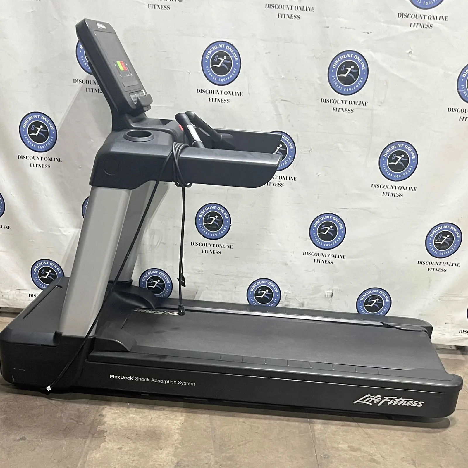 Life Fitness Integrity Series Treadmill w/C Console - U