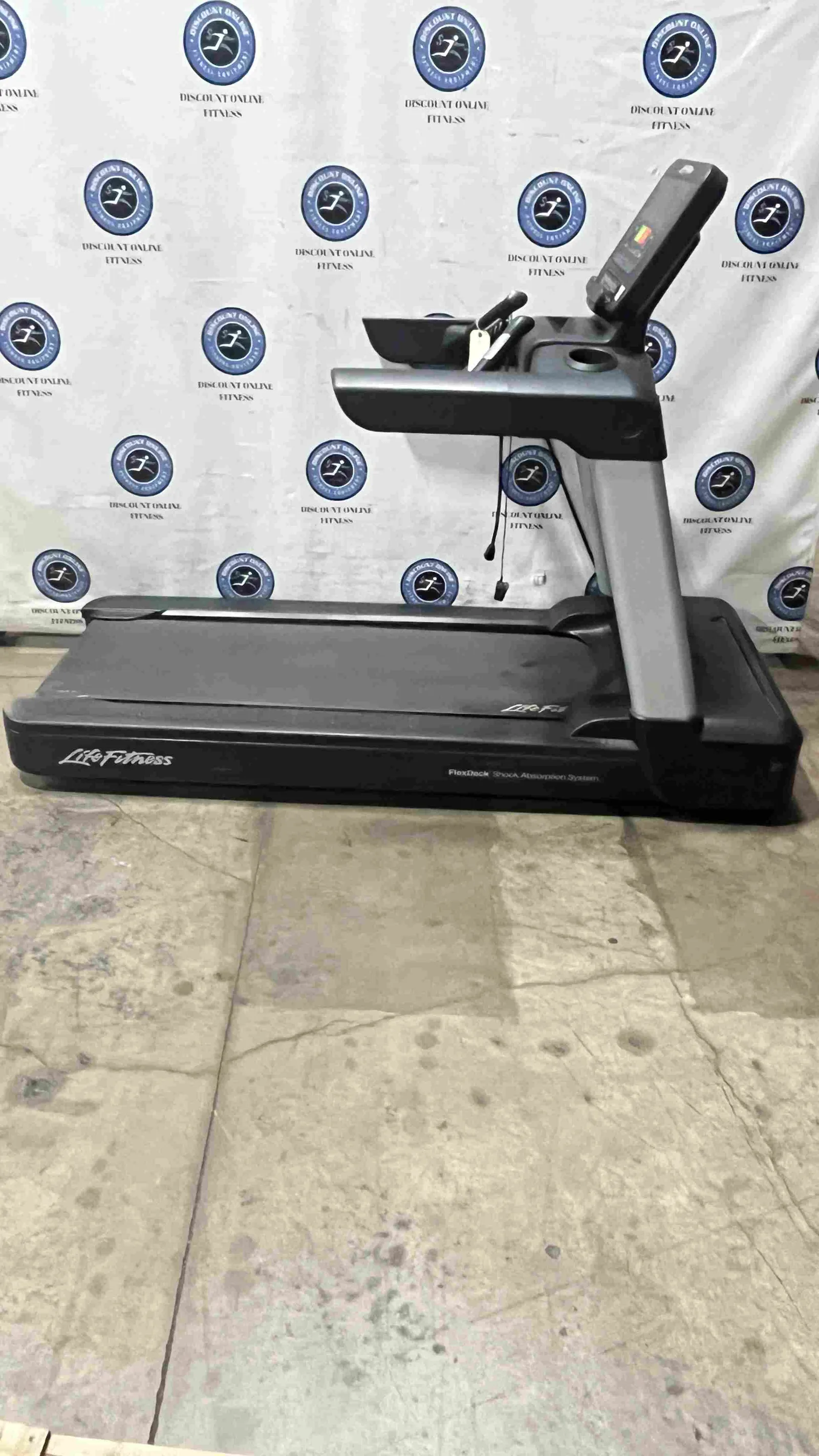 Life Fitness Integrity Series Treadmill w/C Console - U — photo 4