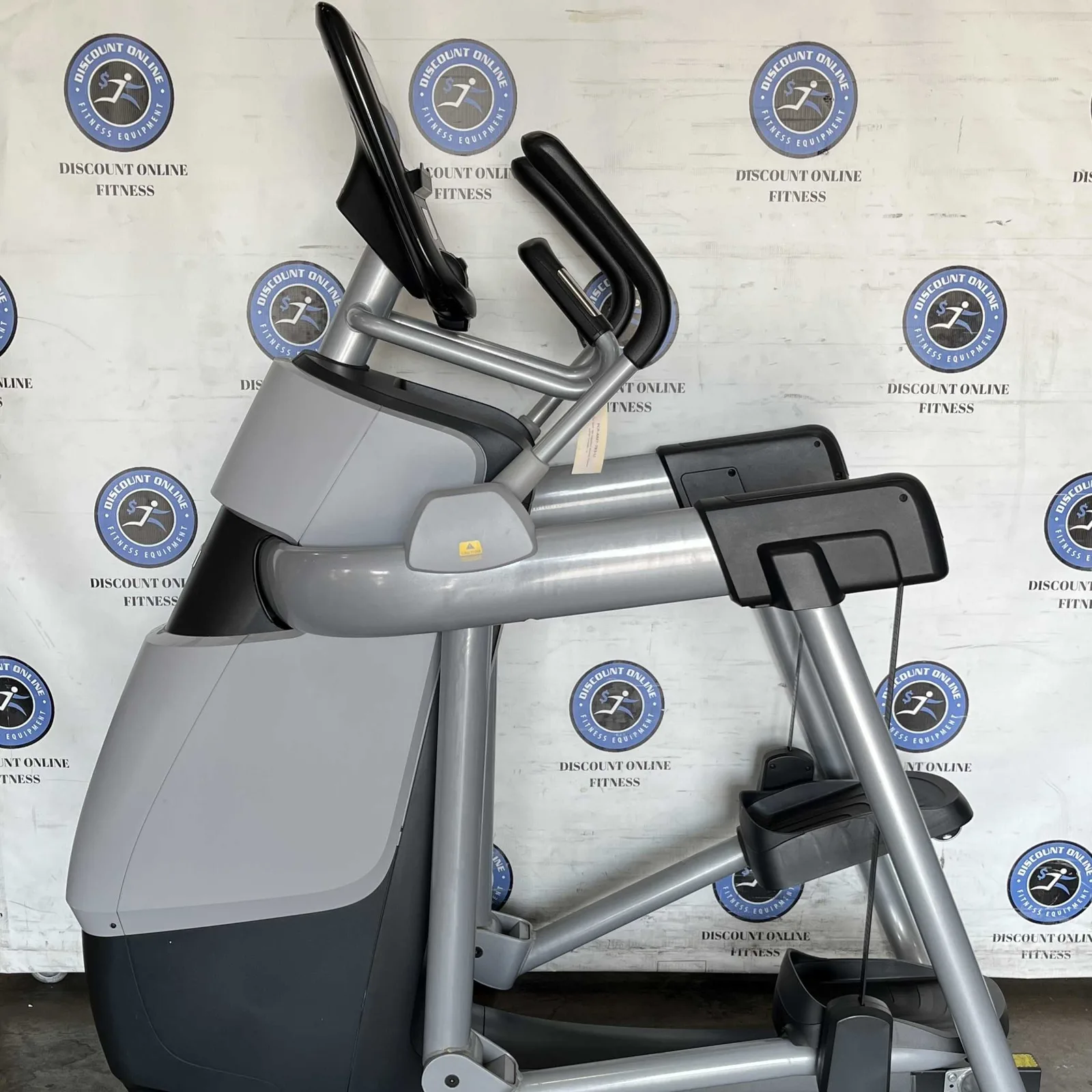Precor AMT 783 Adaptive Motion Trainer w/P82 Console - U