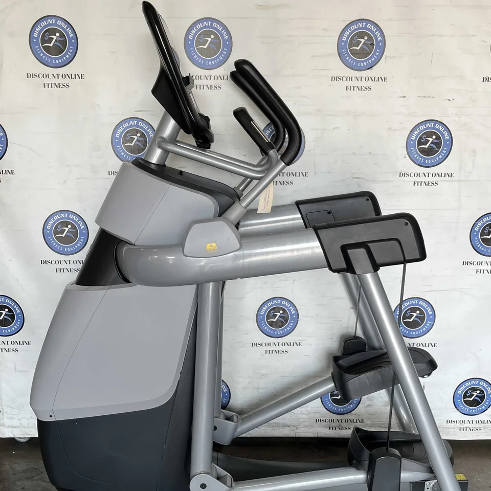 Precor AMT 783 Adaptive Motion Trainer w/P82 Console - U