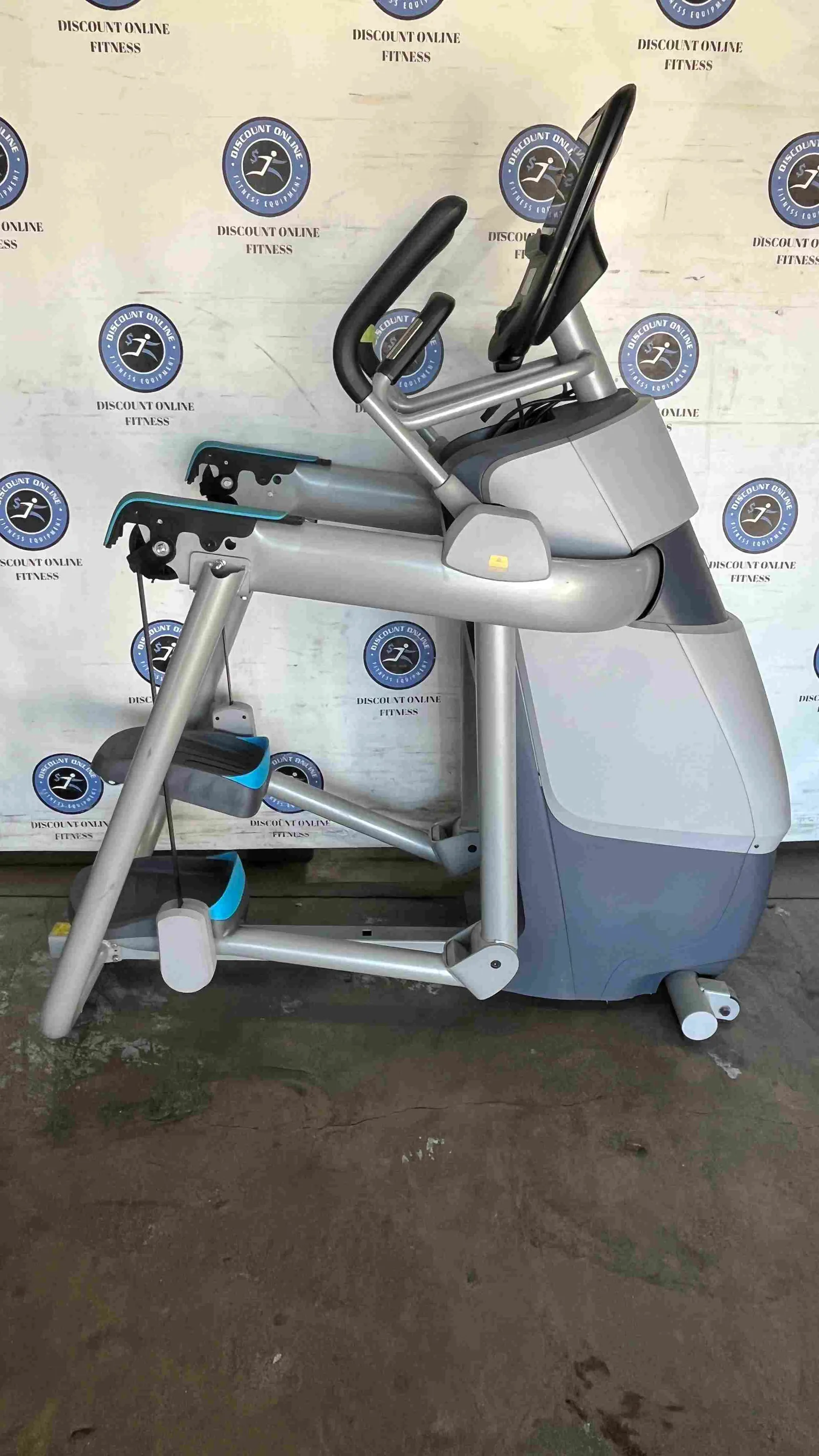 Precor AMT 885 Open Stride Adaptive Motion Trainer w/P82 Console - U — photo 2