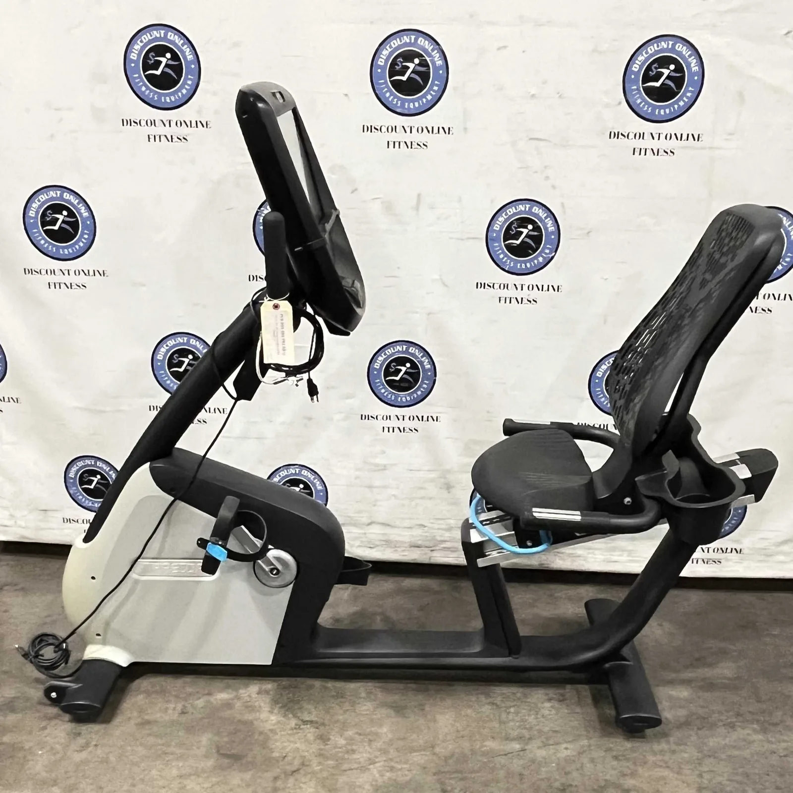 Precor RBK 885 Recumbent Bike w/P82 Console - U