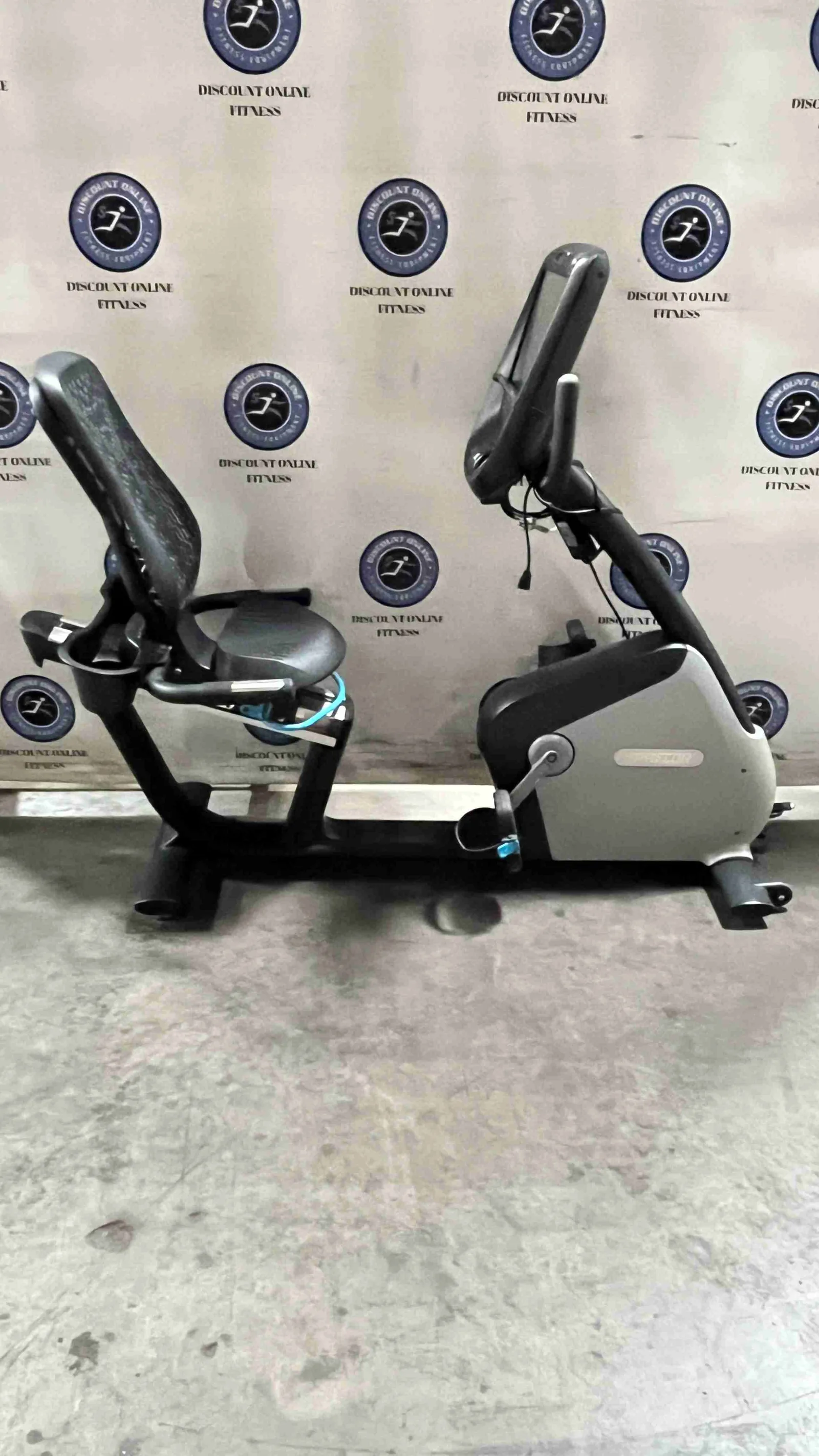 Precor RBK 885 Recumbent Bike w/P82 Console - U — photo 3