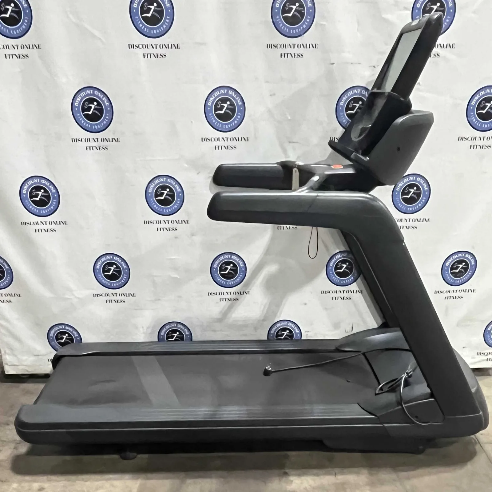 Precor TRM 781 Treadmill w/P82 console - U