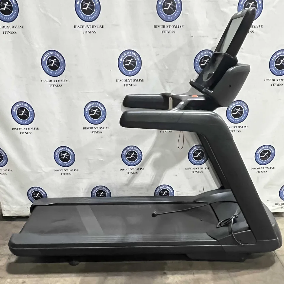 Precor TRM 781 Treadmill w/P82 console - U