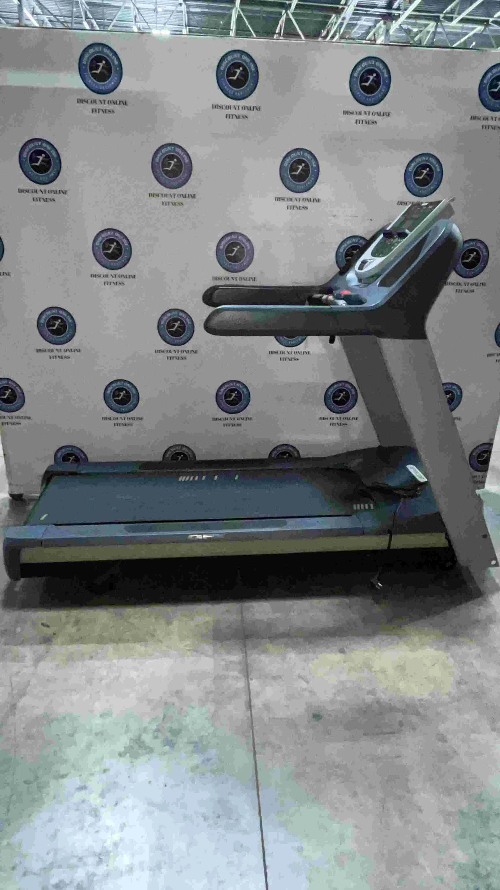 Precor TRM 833 Treadmill w/P30 Console - U — photo 3