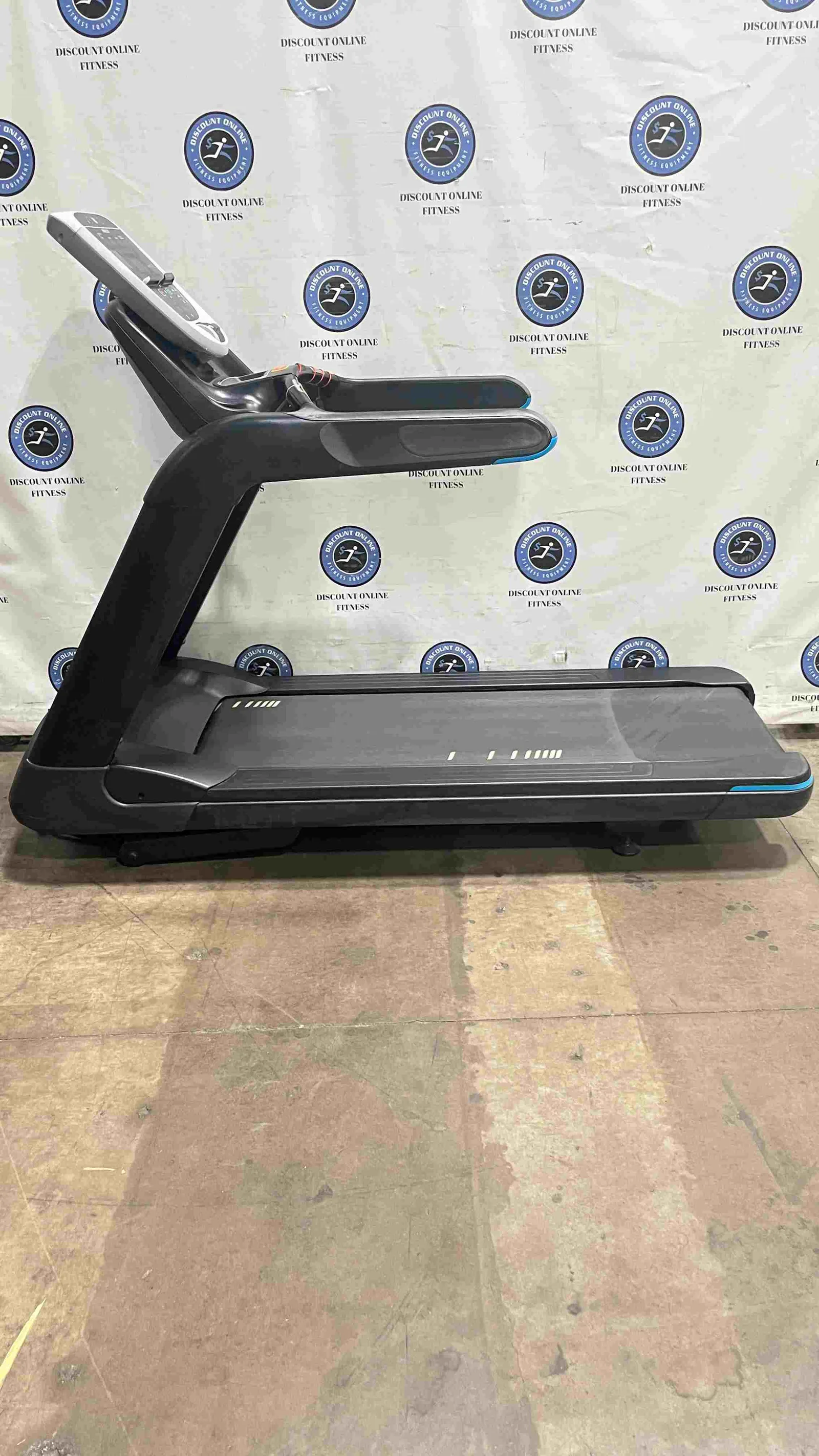 Precor TRM 835 Version 2 Treadmill - U — photo 3