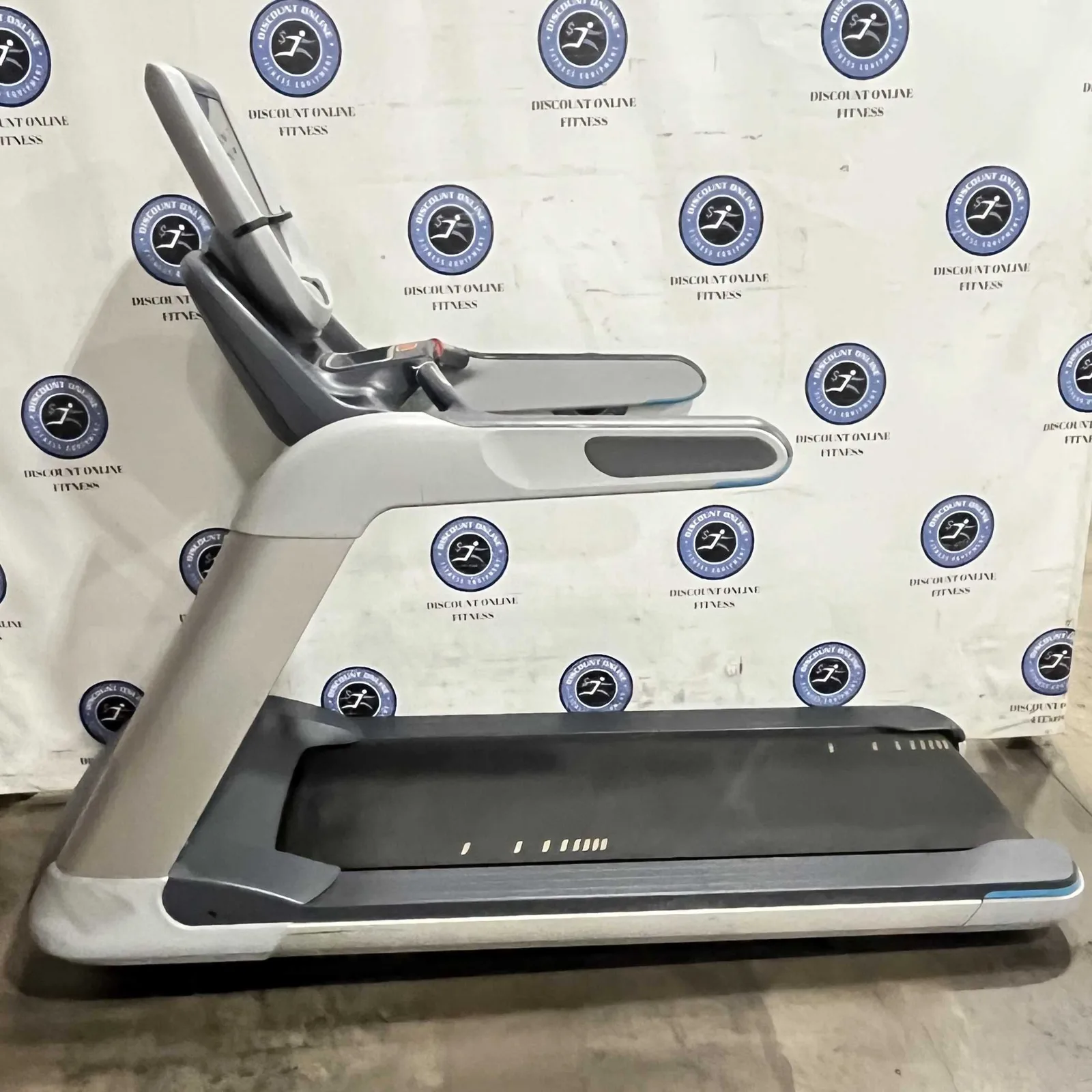 Precor TRM 885 Treadmill w/P80 Console - U — photo 2