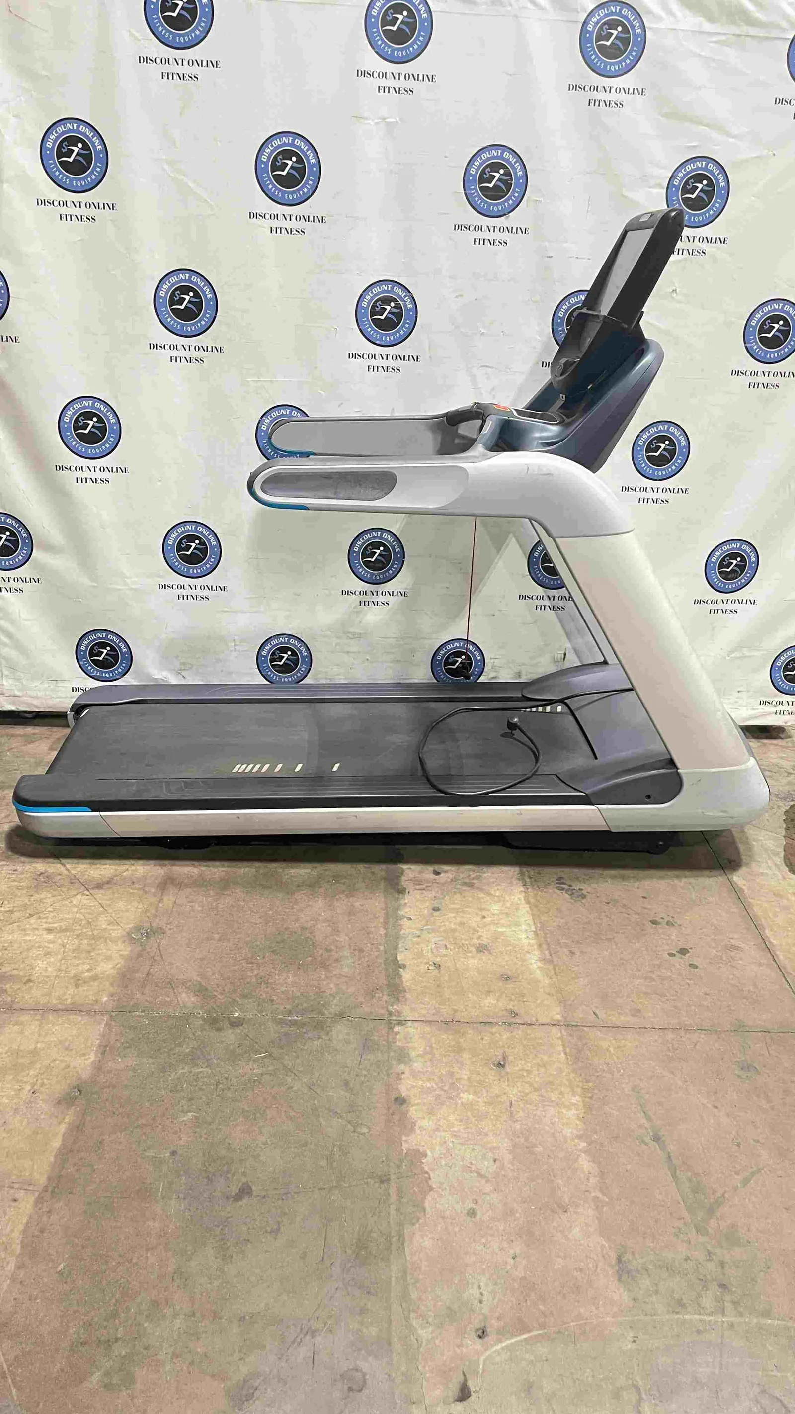 Precor TRM 885 Treadmill w/P82 Console - U — photo 4